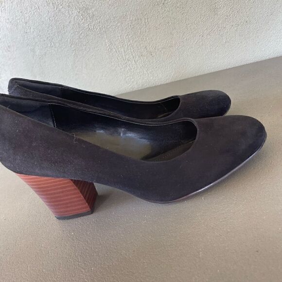 Isola Black Suede Chunky Heel Pumps Size 7.5 - Picture 8 of 11